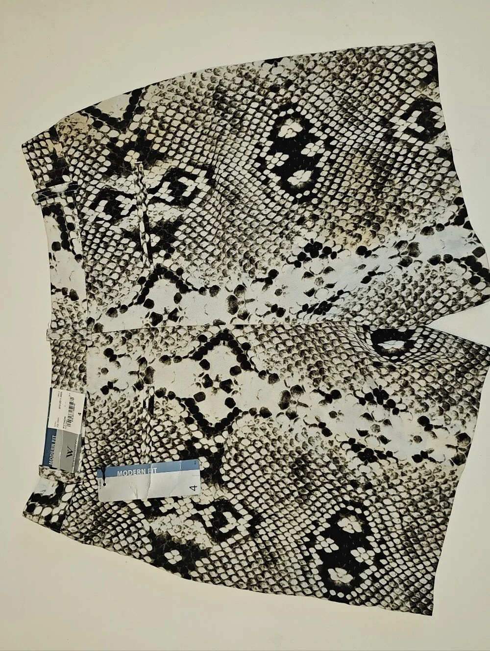 NWT | 4 | Worthington | Black White Snakeskin Print Tailored Bermuda Shorts